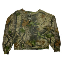 Load image into Gallery viewer, Realtree Camo Hardwoods Cropped Henley - Size M
