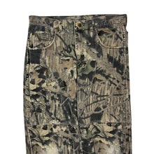 Load image into Gallery viewer, Wrangler Double Knee Realtree Camo Denim Jeans - Size 32"
