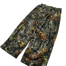 Load image into Gallery viewer, SuperFlauge Realtree Camo Utility Pants - Size M/L
