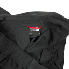 Load image into Gallery viewer, The North Face Hiking Shorts - Size S/M

