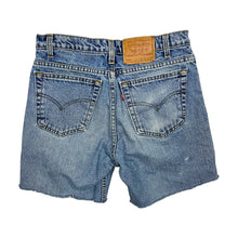 Load image into Gallery viewer, Levi&#39;s 550 Cutoff Denim Shorts - Size 31&quot;
