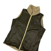 Load image into Gallery viewer, Women&#39;s Patagonia Reversible Deep Pile Fleece Vest - Size S
