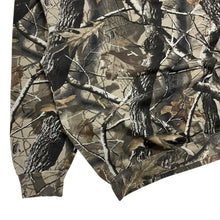 Load image into Gallery viewer, Outfitter&#39;s Ridge Realtree Hardwoods Camo Crewneck Sweatshirt - Size M
