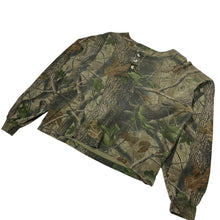 Load image into Gallery viewer, Realtree Camo Hardwoods Cropped Henley - Size M
