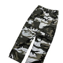 Load image into Gallery viewer, US Army Snow Camo Trousers - Size 33"
