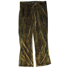 Load image into Gallery viewer, Women&#39;s No Boundaries Faux Alligator Skin - Size XL
