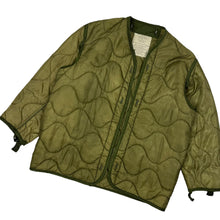 Load image into Gallery viewer, 1975 US Army Quilted Cold Weather Liner - Size S/M
