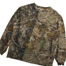 Load image into Gallery viewer, Realtree Camo Pocket Longsleeve - Size XL
