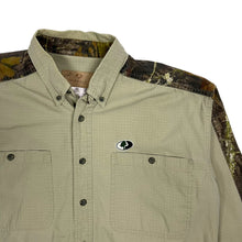 Load image into Gallery viewer, Mossy Oak Ripstop Realtree Camo Hunting Shirt  - Size L
