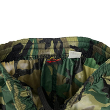Load image into Gallery viewer, Women&#39;s Woodland Camo Nylon Cargo Pants - Size XS/S

