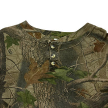 Load image into Gallery viewer, Realtree Camo Hardwoods Cropped Henley - Size M
