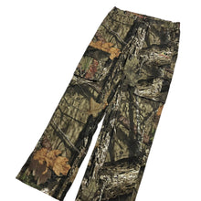 Load image into Gallery viewer, Mossy Oak Realtree Camo Cargo Pants - Size M
