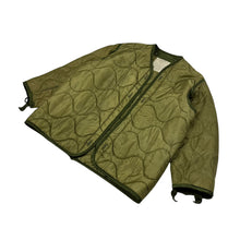 Load image into Gallery viewer, 1975 US Army Quilted Cold Weather Liner - Size S/M
