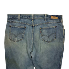 Load image into Gallery viewer, Levi’s 557 Denim Jeans - Size 40”
