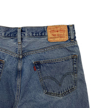 Load image into Gallery viewer, Levi&#39;s 550 Denim Shorts - Size 33&quot;
