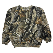 Load image into Gallery viewer, Outfitter&#39;s Ridge Realtree Hardwoods Camo Crewneck Sweatshirt - Size M
