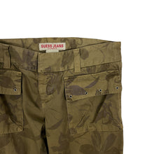 Load image into Gallery viewer, Women's Guess Tonal Flower Capris - Size M
