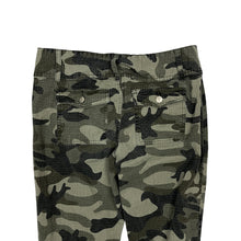 Load image into Gallery viewer, Women's Y2 Blu Camo Capris - Size
