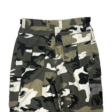 Load image into Gallery viewer, Mecca Combat Zone Arctic Camo Cargo Pants - Size 32"
