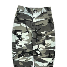 Load image into Gallery viewer, US Army Camo Cargo Pants - Size S
