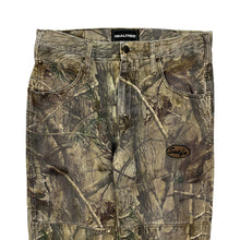 Load image into Gallery viewer, Snafu Studios Realtree Camo Double Knee Denim Jeans - Size 32&quot;
