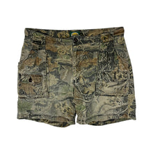 Load image into Gallery viewer, Pleated Real Tree Camo Cargo Shorts - Size 36&quot;
