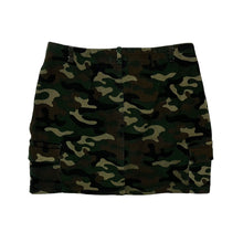 Load image into Gallery viewer, Women&#39;s Front Zip Camo Mini Skirt - Size S
