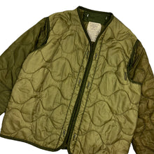 Load image into Gallery viewer, US Army Quilted Jacket Liner - Size M/L
