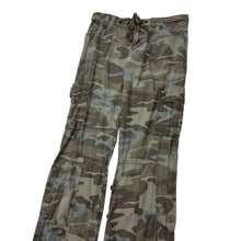 Load image into Gallery viewer, Women&#39;s Low Rise Camo Cargo Pants - Size S
