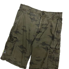 Load image into Gallery viewer, Women&#39;s Camo Baggy Shorts - Size S
